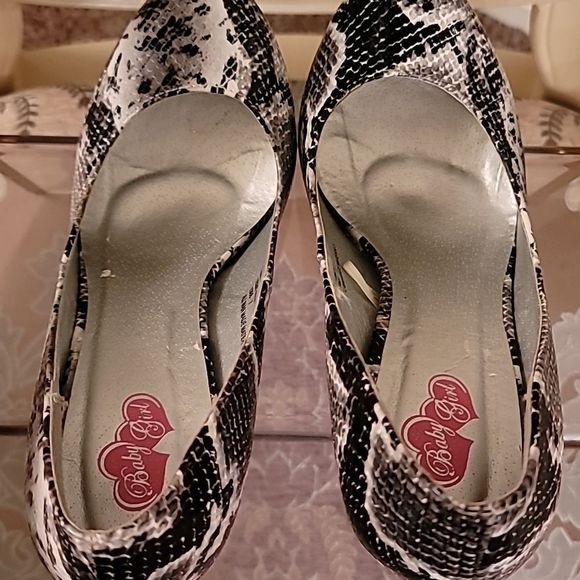 Baby Girl Black & Gray Snakeskin Print Heels - Picture 10 of 16